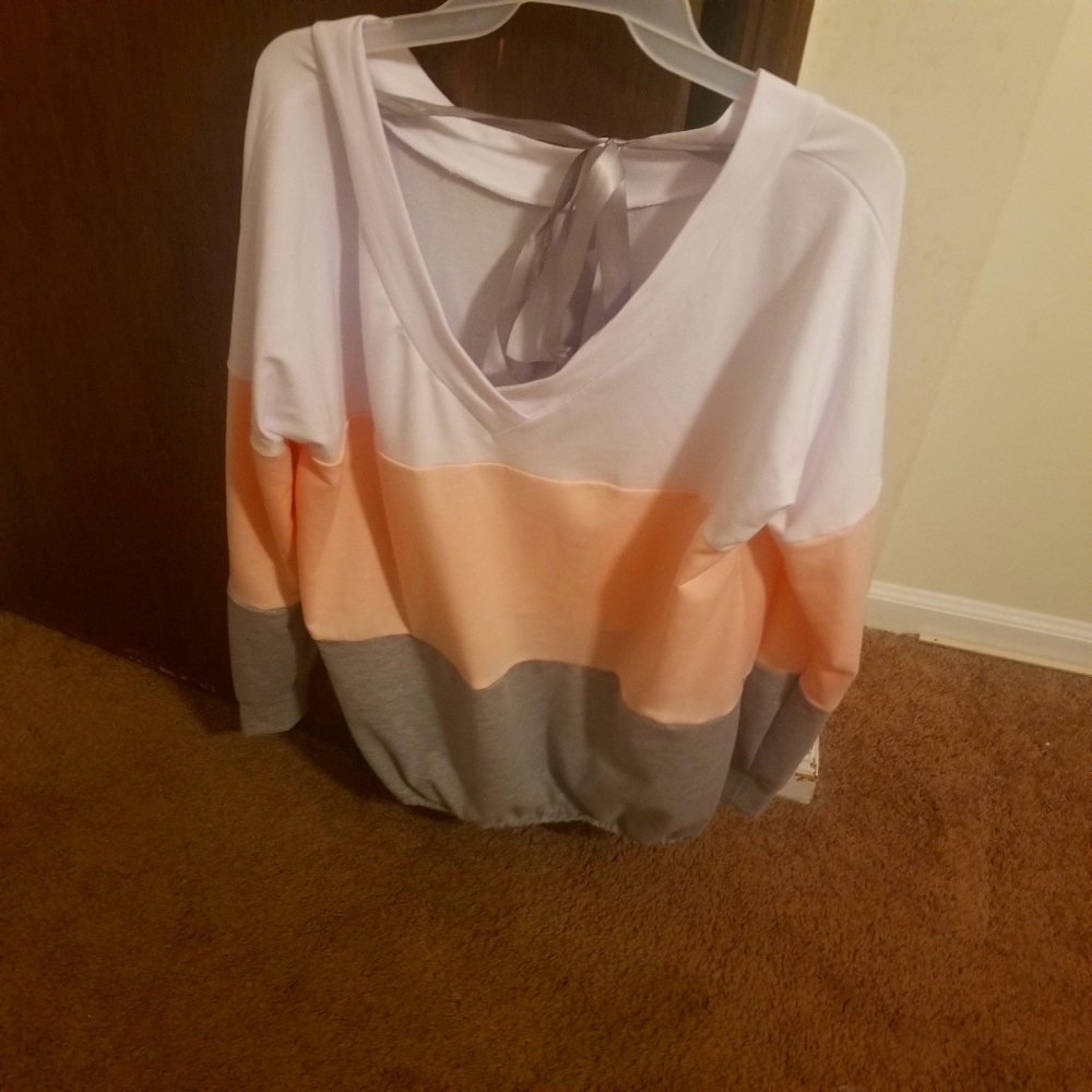 A lg white & pinkish top